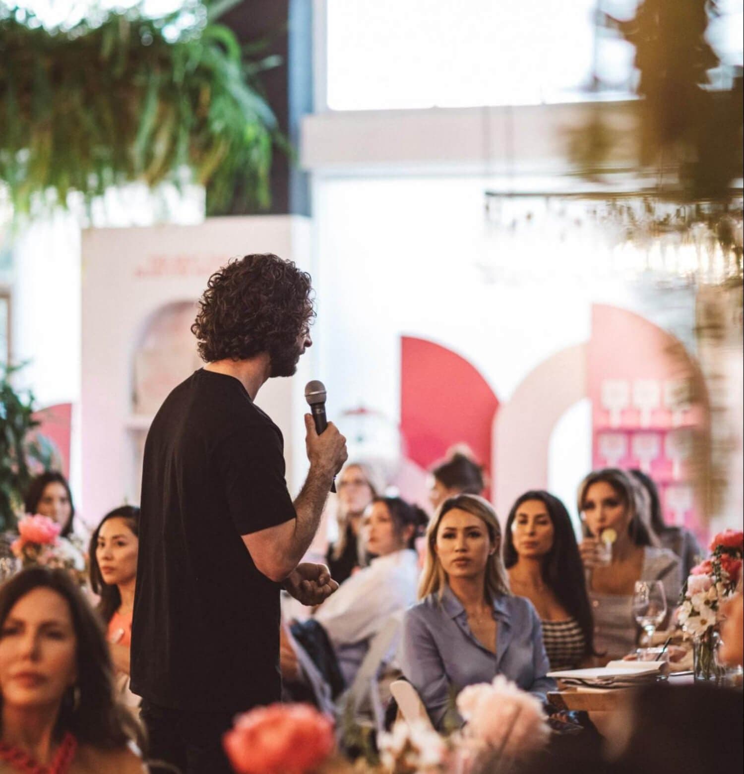 dr saami khalifian speaking at aesthetic injector club meetup